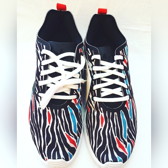 NIB Pair of Womens Adidas Originals "ZX Flux Smooth W" Sneakers - US Size 7 - Picture 1 of 10